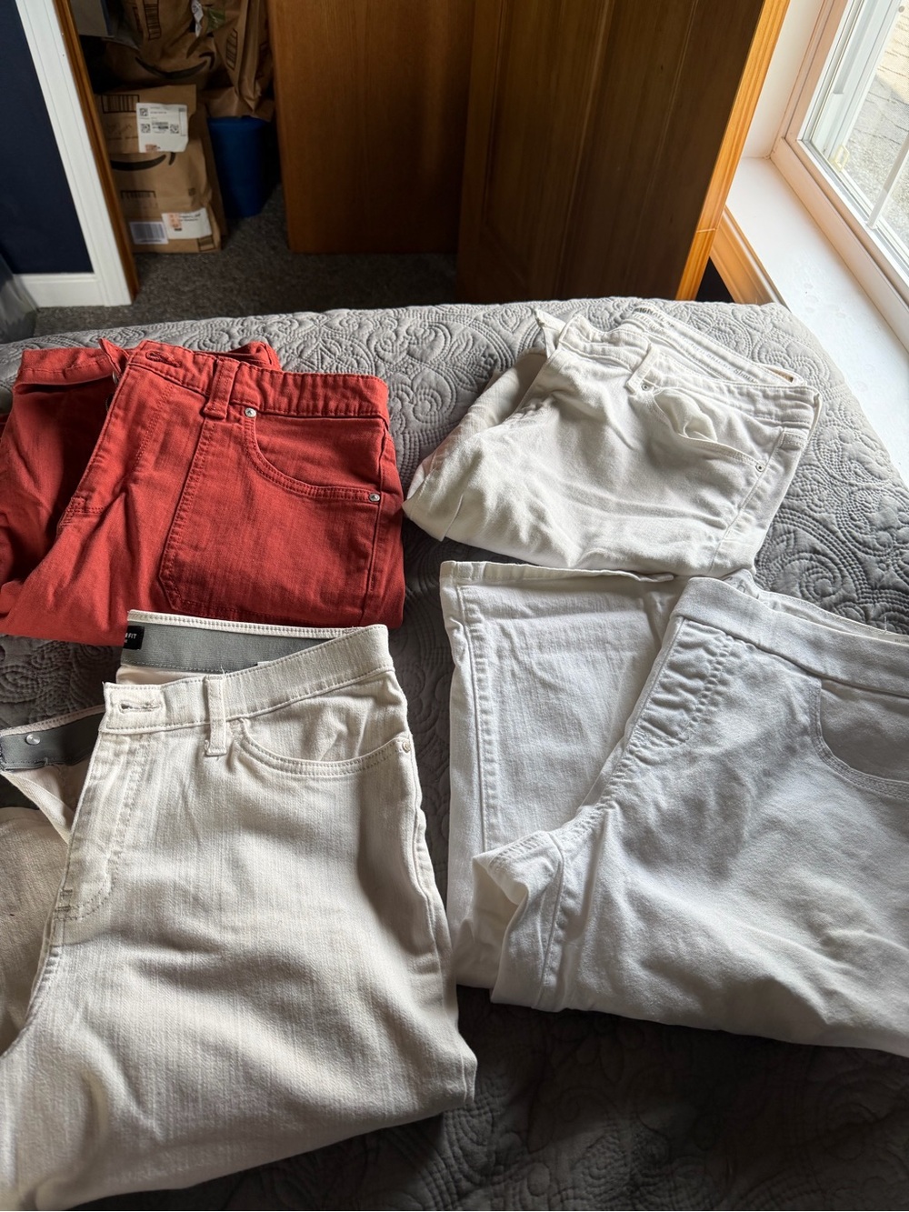 4 pairs women size 12 capri & bermuda shorts. Lee,Levi, Gloria Vanderbilt